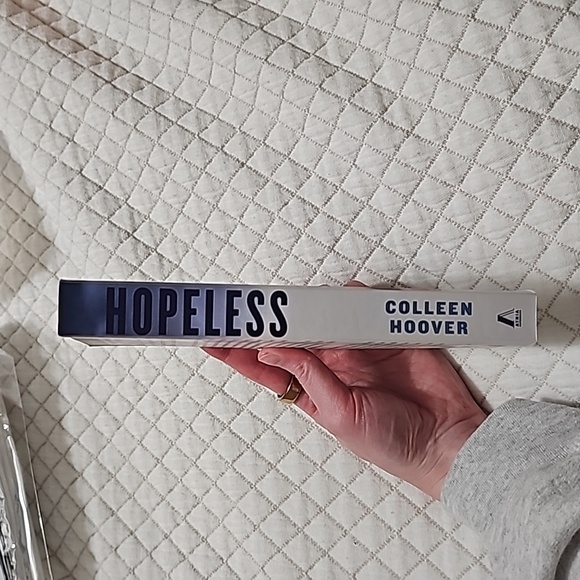 Hopeless - Colleen Hoover - Picture 4 of 5